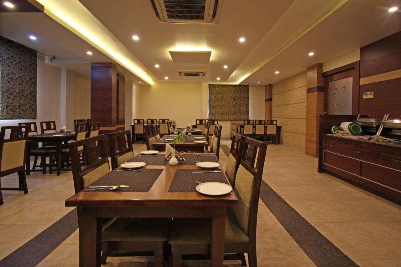 Hotel Capital O 4535 Uma Palace Varanasi