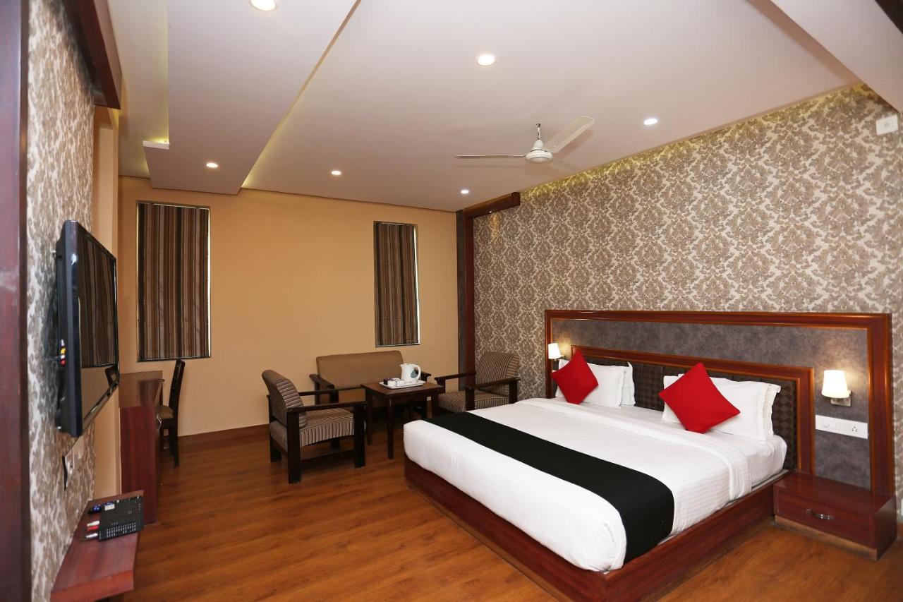 Capital O 4535 Uma Palace Varanasi